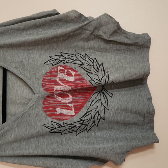 Large Tops - Picture 2 of 10